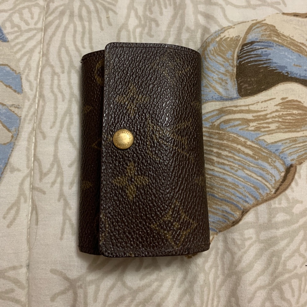 Louis Vuitton 6 key holder **SOLD**